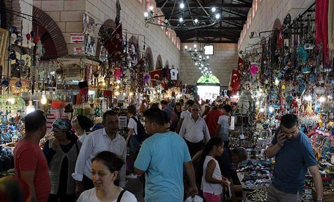 Tarihi Aynalı Çarşı’ya ziyaretçi akını