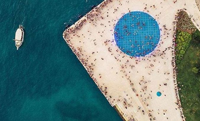 Dünya çapında popüler dizi de burada çekilmişti... Dalgaların müziğini dinlemeye geliyorlar