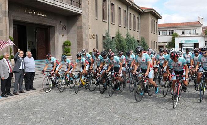 Ömer Halisdemir 3. Ulusal Bisiklet Turu'nun Afyonkarahisar-Konya etabı başladı