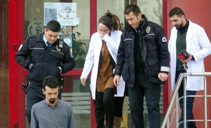 Akademisyenler arasındaki tartışmada profesöre ceza