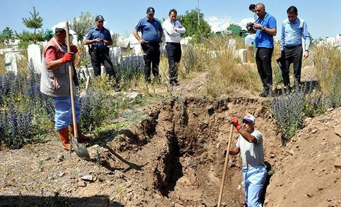 Terörist mezarı açıldı, kimlik tespiti için doku örneği alındı