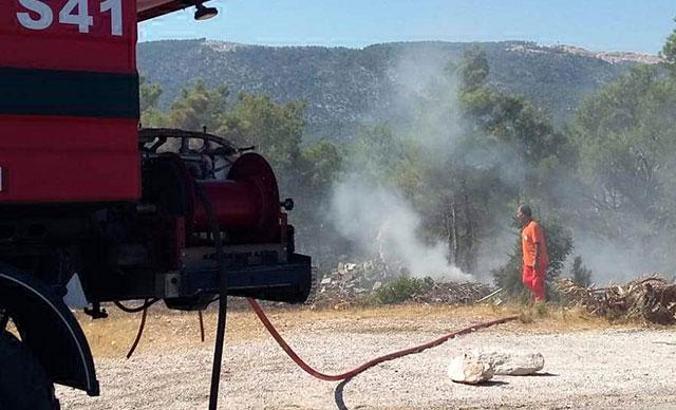 Piknikçilerin mangal ateşinden yangın çıktı