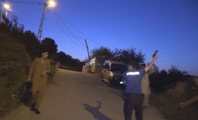 Polis kaçan Afganları havaya ateş ederek durdurdu