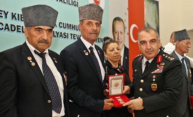 Diyarbakır'da, Kıbrıs Barış Harekatı gazilerine madalya