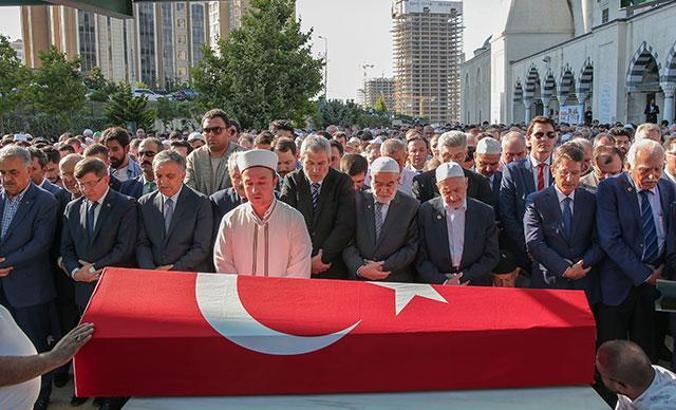 Eski devlet bakanı Süleyman Arif Emre son yolculuğuna uğurlandı