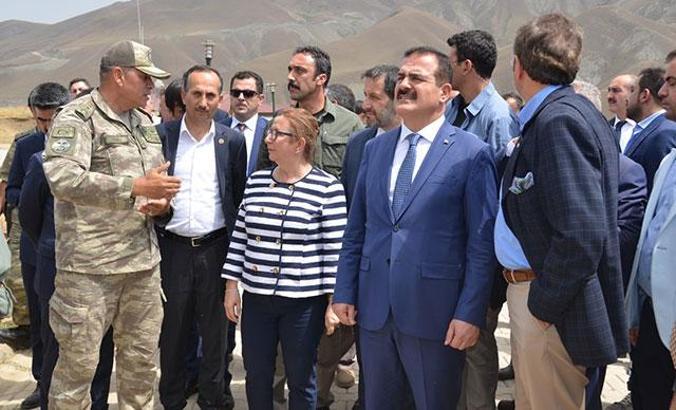 Bakan Pekcan, Esendere Sınır Kapısı'nda incelemede bulundu