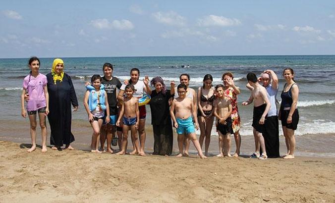 Engelliler Şile’de denizin keyfini çıkardı