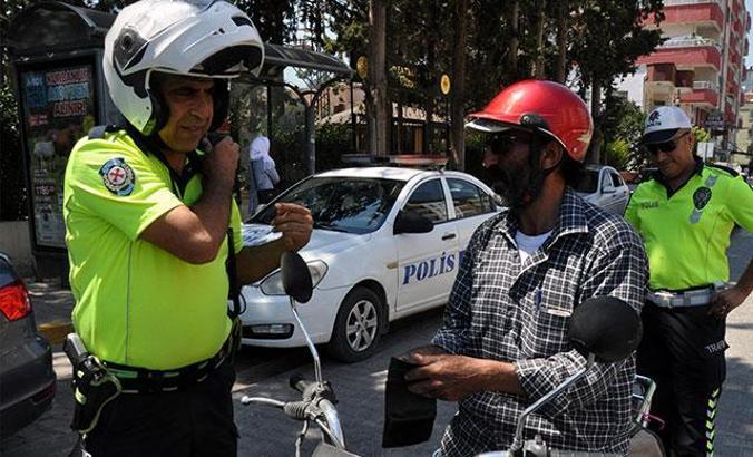 Motosiklet sürücülerine MOBESE'den kask denetimi