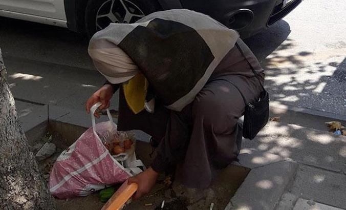 Dilenci kadınların 'kırık yumurta' oyunu
