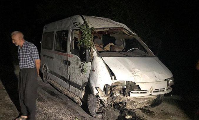 Freni boşalan minibüs şarampole yuvarlandı: 1 ölü, 5 yaralı