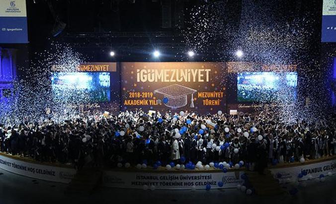 Gelişim Üniversitesi’nin 10’uncu yıl mezunları kep attı