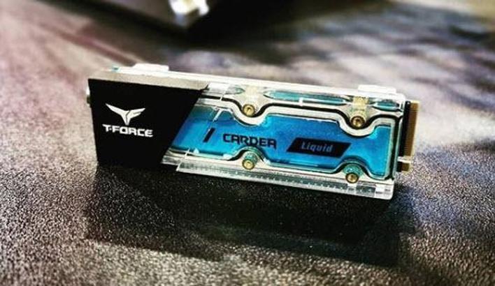 Dünyanın ilk sıvı soğutmalı SSD'si geliştirildi