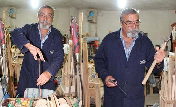Torununa oyuncak yapmak için başladı, ahşap ustası oldu