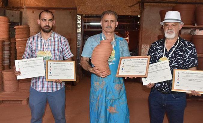 Menemenli çömlekçiler İtalya'da dünya birincisi oldu