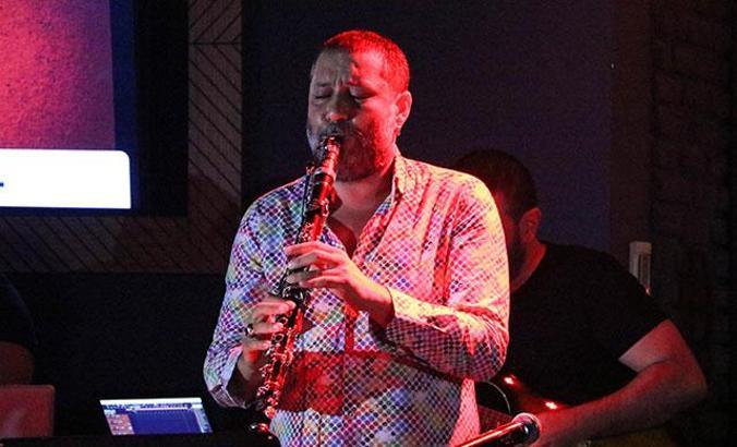 Hüsnü Şenlendirici'ye halasıyla birlikte konser teklifi