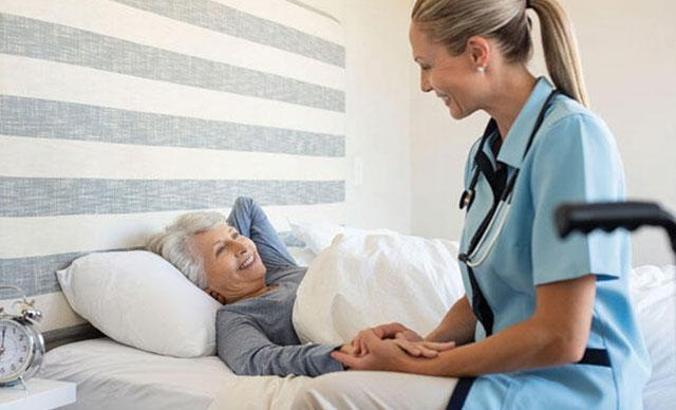 Almanlar bakıcı için geldi; maaş 3 bin Euro! İşte şartlar