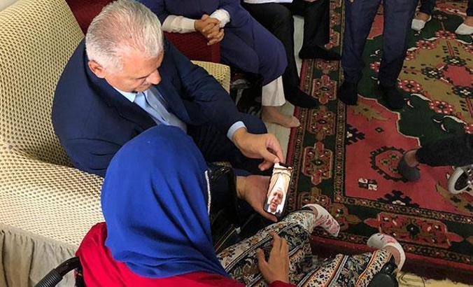 Binali Yıldırım, ziyaret ettiği aileyi Erdoğan'la görüştürdü