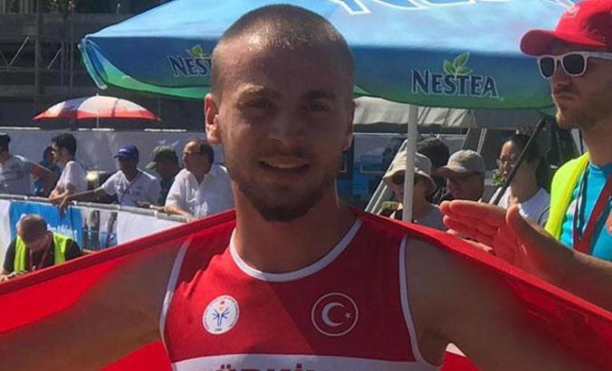 Özel sporcu Oğuz Türker dünya şampiyonu