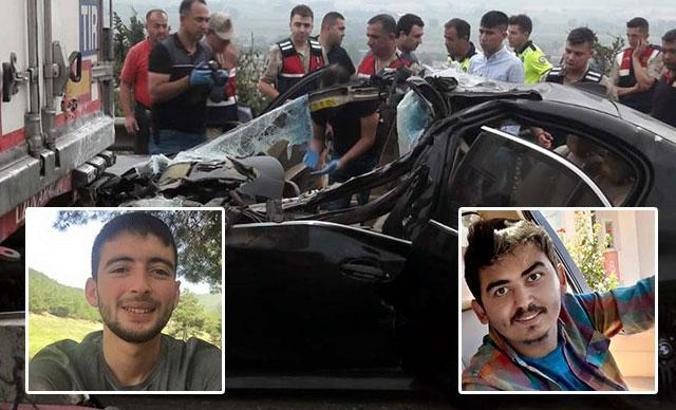 Otomobil TIR'a arkadan çarptı: 2 ölü