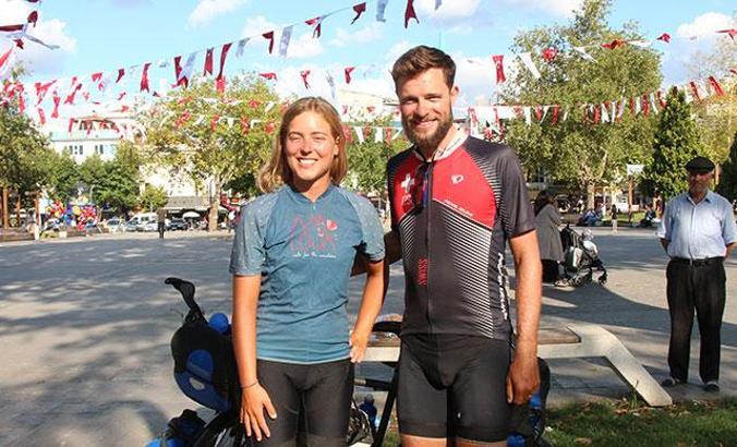 Bisikletle 8 bin kilometre pedal çevirip, Türkiye'ye geldiler