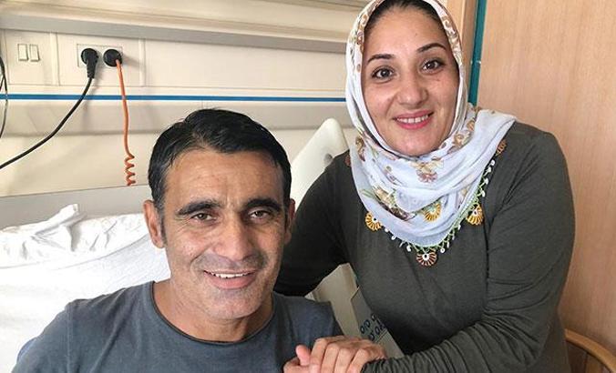 15 yıllık eşini böbreğiyle hayata bağladı