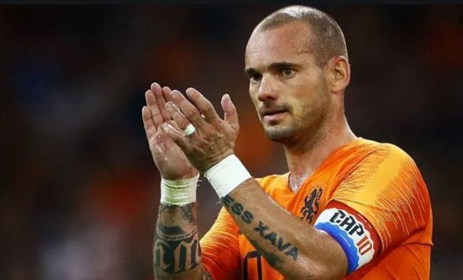 Wesley Sneijder, futbolu bıraktığını açıkladı