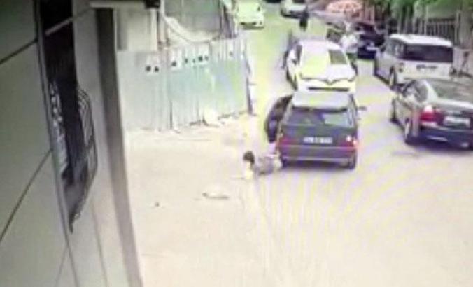 Alçılı ayağıyla kullandığı otomobille çarptığı kadını yaraladı