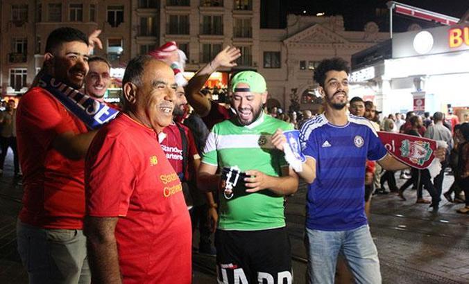 Liverpool ve Chelseali taraftarlar Süper Kupa final maçını bekliyor