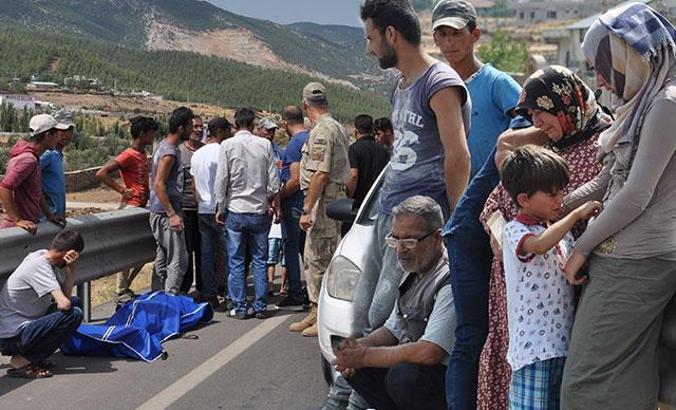 Ölümlü kazaya bakarken kaza yaptı, 3 yaşındaki Ahmed yaralandı