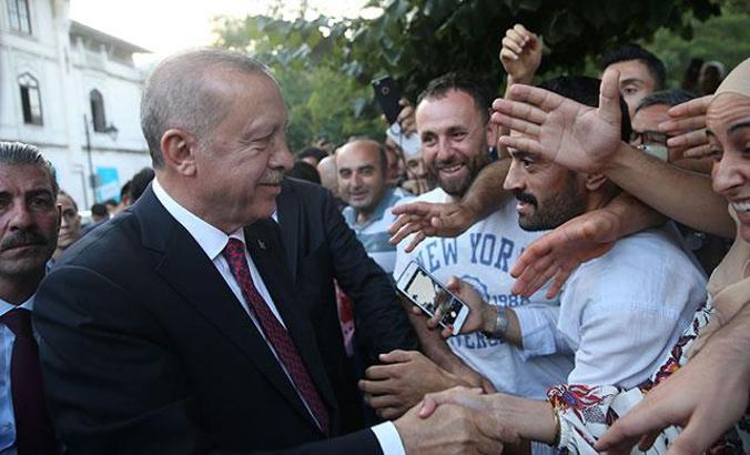 Cumhurbaşkanı Erdoğan, vatandaşlarla bir araya geldi