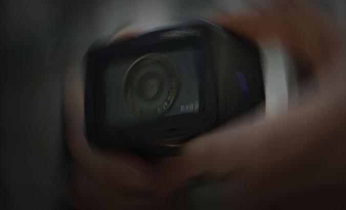 Etek altı görüntüler çektiği iddiasıyla tutuklandı