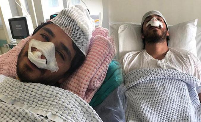 Baba ve oğlunun doktoru dövdükleri anlar güvenlik kamerasında