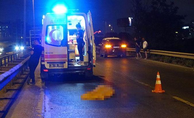 Beylikdüzü'nde yolun karşısına geçmeye çalışan gence lüks cip çarptı