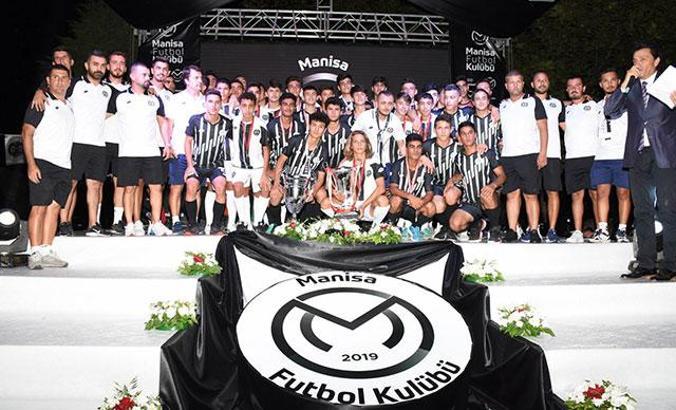 Manisa Futbol Kulübü'nden gövde gösterisi