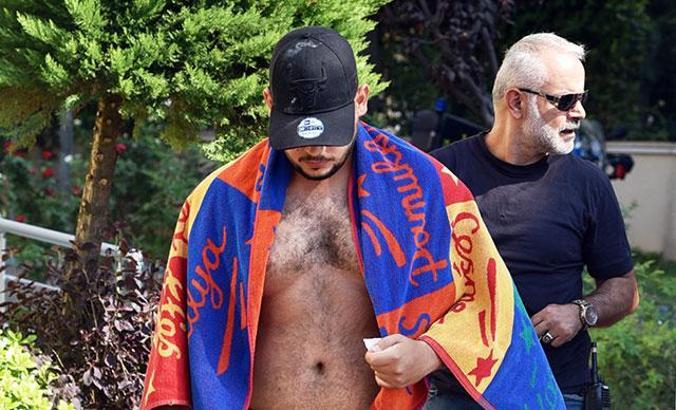 Plajda çantaları çalınan tatilciler, şortla ortada kaldılar