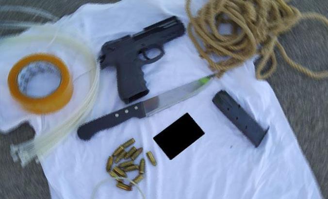 Eşi 'Öldürmeye geliyor' diye ihbar etti, otobüste tabanca ve bıçakla yakalandı