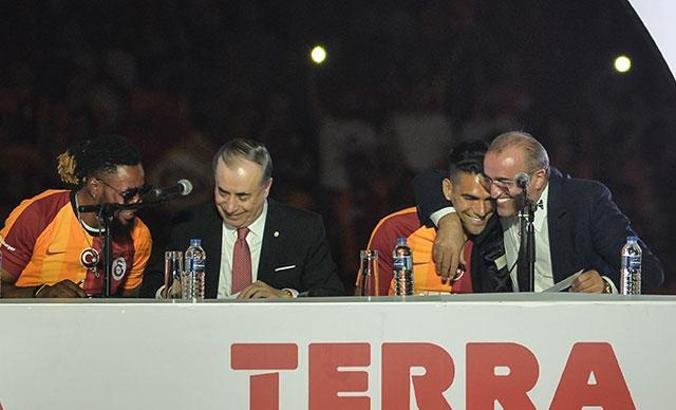 Galatasaray'dan imza şov