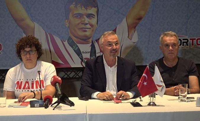 Naim Süleymanoğlu'nun film ve kitap tanıtım toplantısı yapıldı