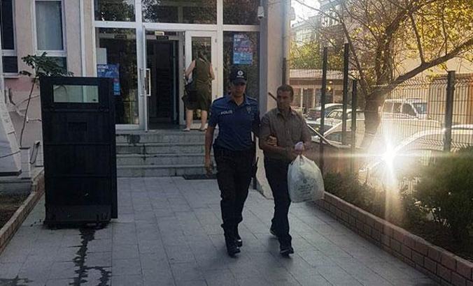 'Köpekler senin yüzünden havlıyor' deyip, baltayla yaraladı