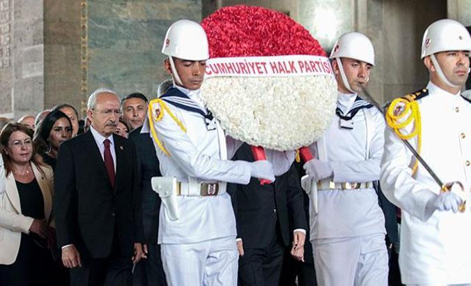 Kılıçdaroğlu, CHP'nin kuruluş yıl dönümünde Anıtkabir'i ziyaret etti