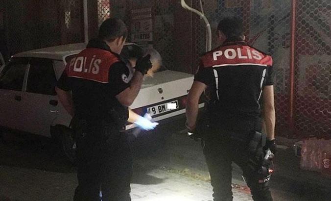 Sokak ortasında karnından bıçaklandı