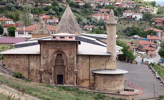 710 yıl boyunca dönen denge sütununu, 80 yıl önceki deprem durdurdu