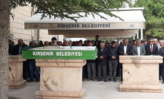 Kazada ölen Neşet Ertaş'ın kız kardeşi toprağa verildi