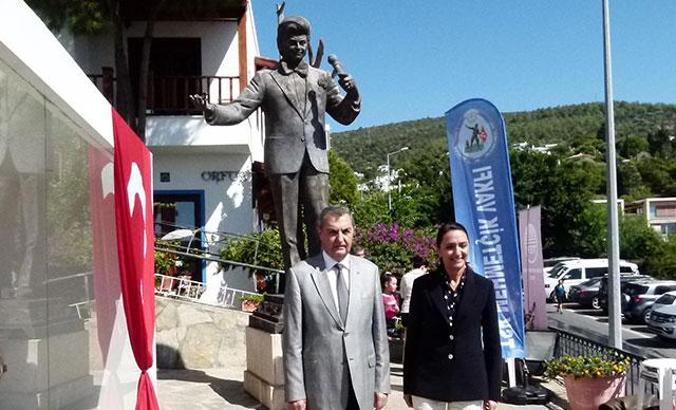 Sanat güneşi Zeki Müren, Bodrum'da anıldı