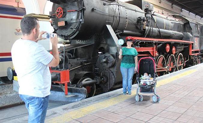 Alsancak Garı’nda ‘Son Buharlı’ sergisi