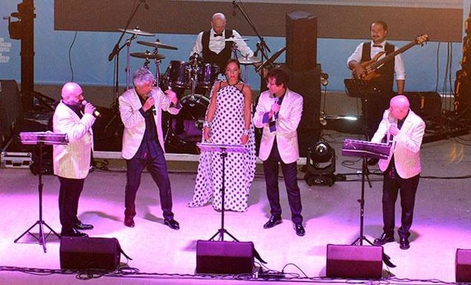 Uygur kardeşlerden müzikal komedi gösterisi