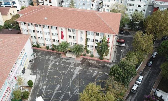 Hasar nedeniyle incelenen Yenibosna Ortaokulu ve Maltepe Halit Armay Anadolu Lisesi havadan fotoğraflandı