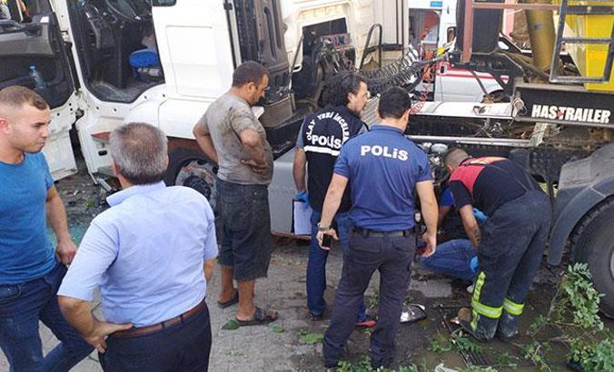 Sürücü kalp krizi geçirdi, hafriyat kamyonu durağa daldı: 2 ölü