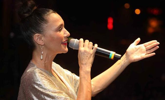 Şevval Sam Adana'da konser verdi