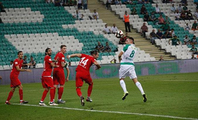 Bursaspor'un evindeki 3 maçına gelen seyirci sayısı, stat kapasitesinden az